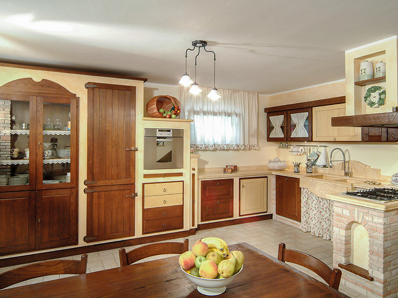 Ciclamino Cucina Rustica in legno castagno massello tarlato - realizzata da Caminetti Carfagna