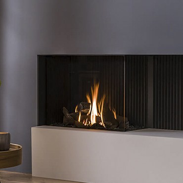 Trimline Fires 83 Corner - Camino a Gas ad angolo con rivestimento interno scanalato nero