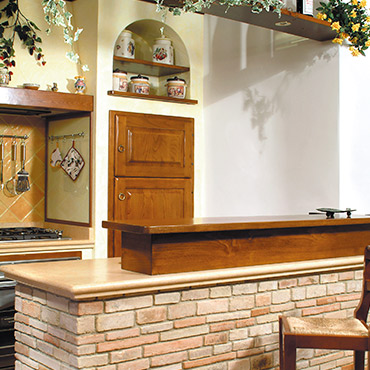 Fiordaliso Cucina Rustica in legno massello spazzolato e vera muratura - realizzata da Caminetti Carfagna