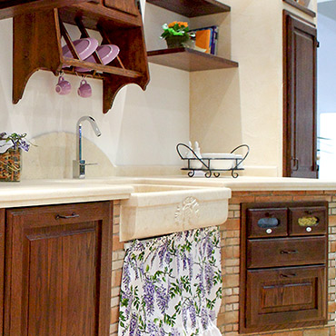 Vischio Cucina Rustica personalizzata lavabo in marmo - realizzata da Caminetti Carfagna