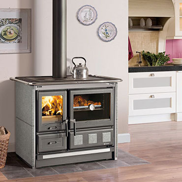 Rosa XXL Petra - Cucina a legna con forno rivestita in pietra naturale La Nordica Extraflame