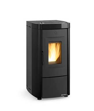 Moira SP colore Nero stufa a pellet ermetica La Nordica Extraflame Caminetti Carfagna